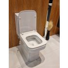 Noura perem nélküli mély öblítésű szögletes monoblokkos WC alsó/hátsó kifolyású, tartállyal, tetővel