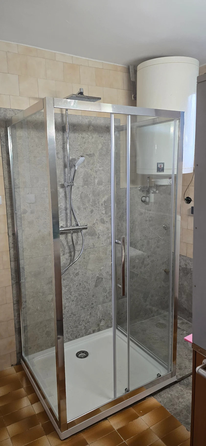   Stuxi Roma 70 cm széles kétszárnyú nyíló zuhanyajtó, 6 mm vízlepergető üveggel, króm profillal, 195 cm magas
