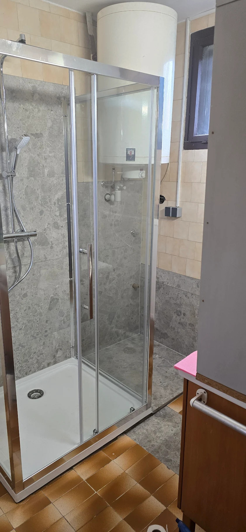   Stuxi Roma 70 cm széles kétszárnyú nyíló zuhanyajtó, 6 mm vízlepergető üveggel, króm profillal, 195 cm magas
