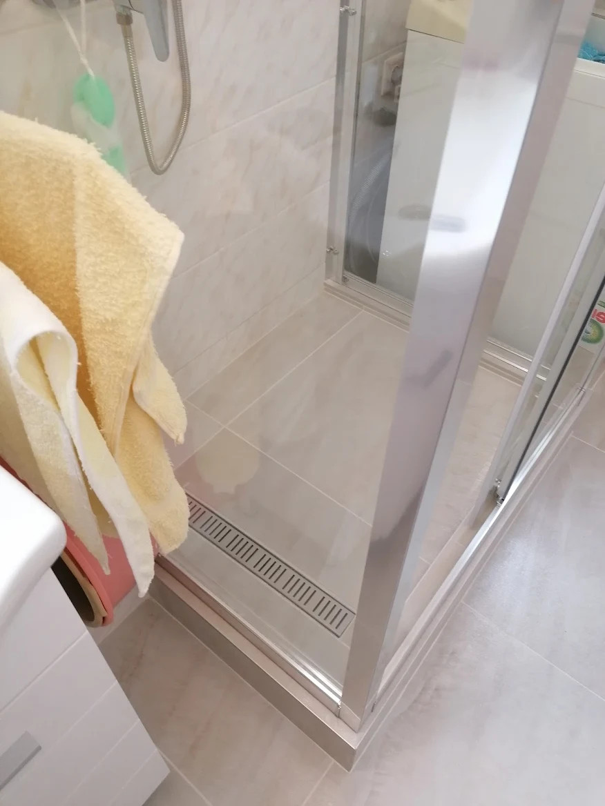     Stuxi Nizza 120x90 falsíkra szerelhető 3 oldalú tolóajtós zuhanykabin 6 mm vízlepergető biztonsági üveggel, króm elemekkel, 200 cm magas