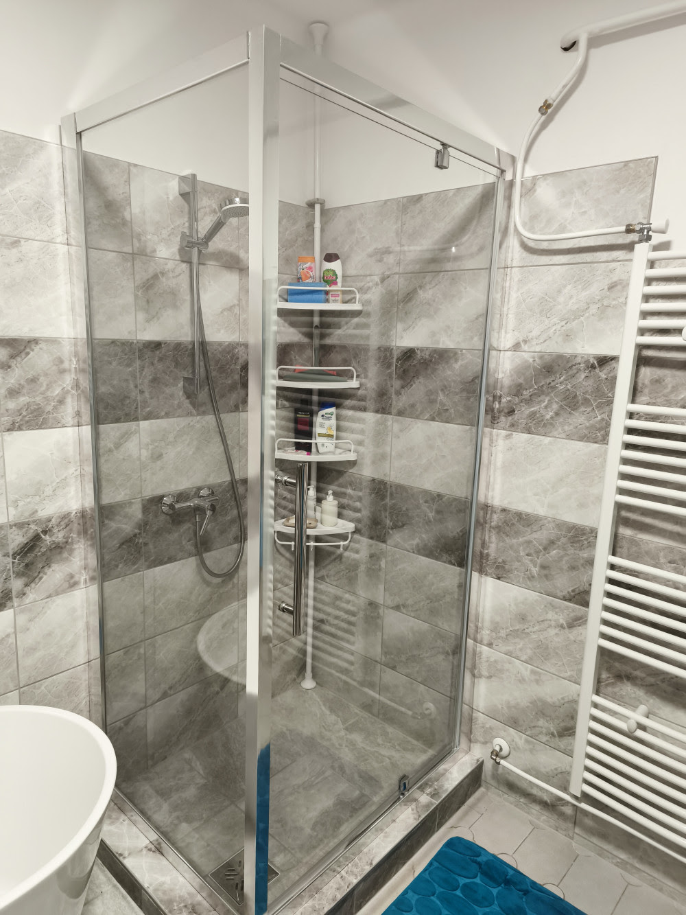   Stuxi Torino Black 70x80 aszimmetrikus szögletes nyílóajtós zuhanykabin 6 mm vízlepergető biztonsági üveggel, matt fekete elemekkel, 200 cm magas
